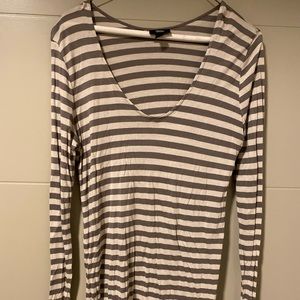 Mossimo long sleeve striped v-neck tee size L